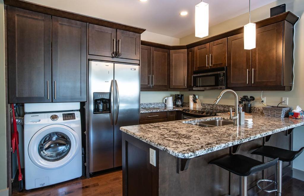 Selkirk Snug By Revelstoke Vacations Apartment Luaran gambar