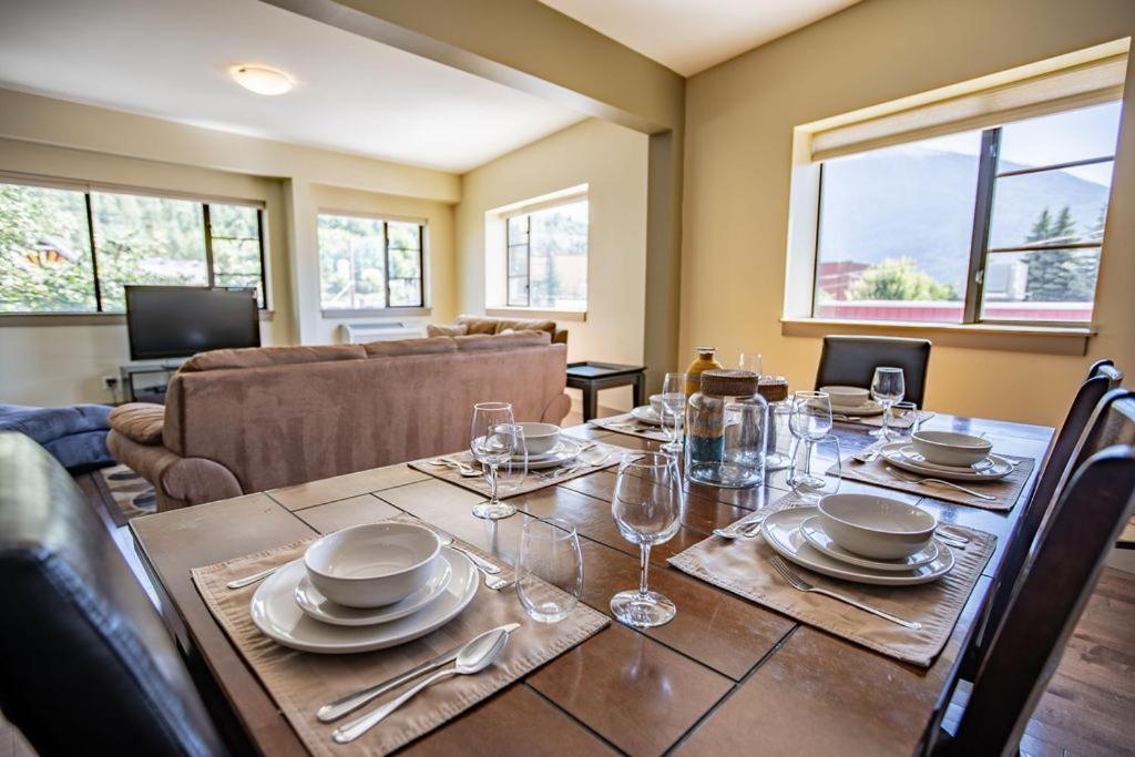 Selkirk Snug By Revelstoke Vacations Apartment Luaran gambar