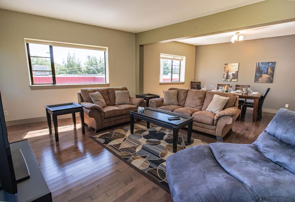 Selkirk Snug By Revelstoke Vacations Apartment Luaran gambar